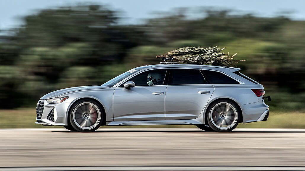 Upravené Audi RS6 Avant stanovilo se stromkem na stee nový svtový rekord...