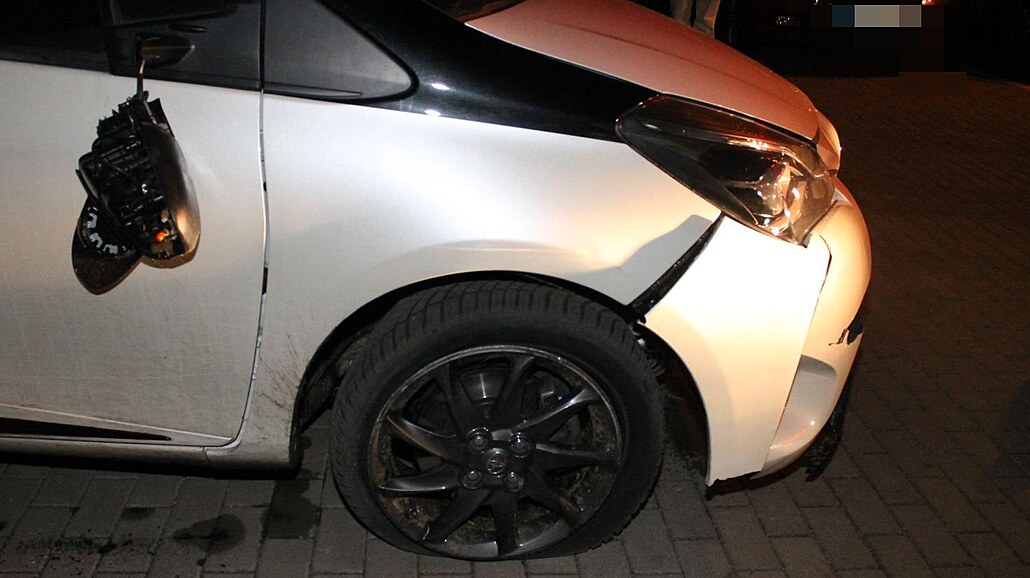 Opilá řidička na Brněnsku pokračovala v jízdě i poté, co své auto silně...