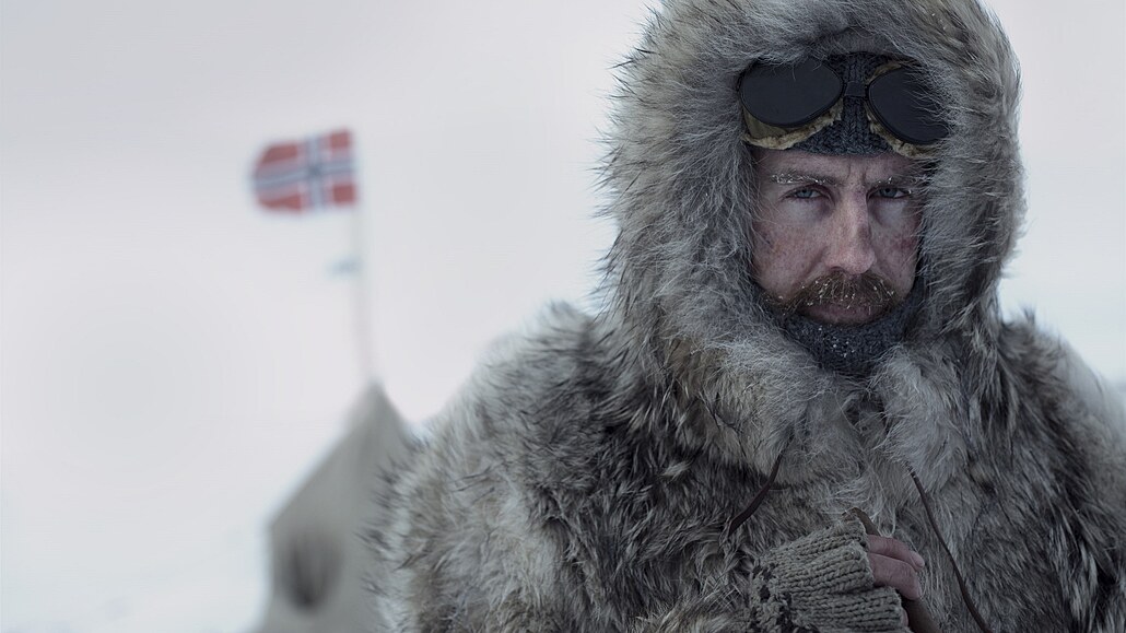Záběr z filmu Amundsen.