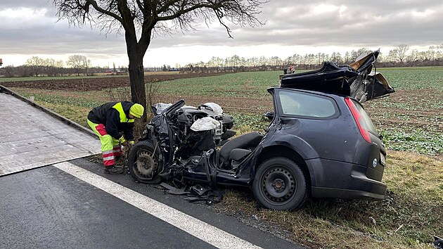 V Pňově-Předhradí na Kolínsku se srazilo nákladní auto s osobním, muž a žena z osobního vozu nehodu nepřežili. (20. prosince 2021)