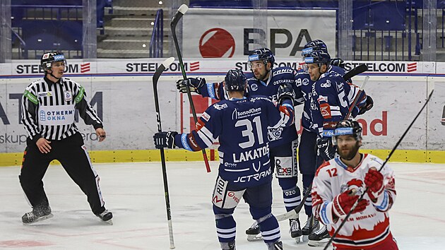 Hokejová extraliga, 36. kolo, Vítkovice - Olomouc. Vítkovičtí hokejisté se radují ze vstřelené branky.