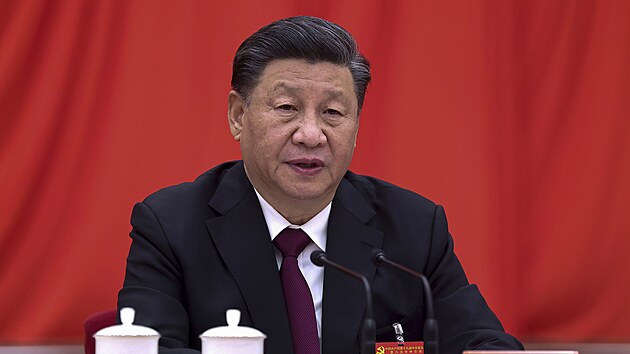 Čínský prezident a generální tajemník Komunistické strany Číny Si Ťin-pching předsedá plenárnímu zasedání ústředního výboru strany. (11. listopadu 2021)