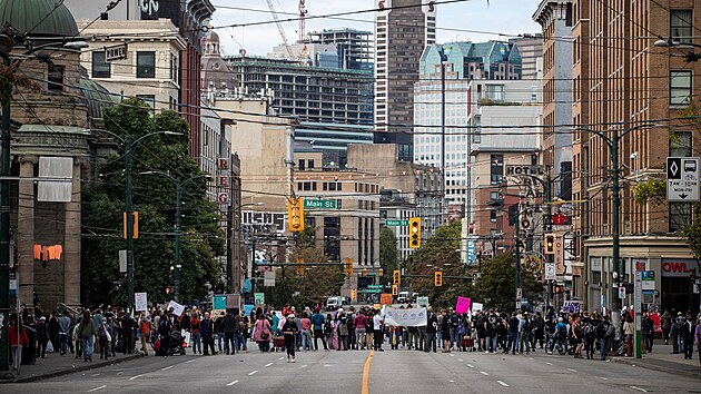 Demonstrace ve Vancouveru za dekriminalizaci drog. Kanada el rstu potu mrt na pedvkovn. (31. srpna 2021)