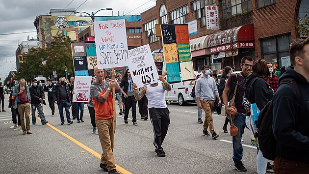Demonstrace ve Vancouveru za dekriminalizaci drog. Kanada el rstu potu mrt na pedvkovn. (31. srpna 2021)