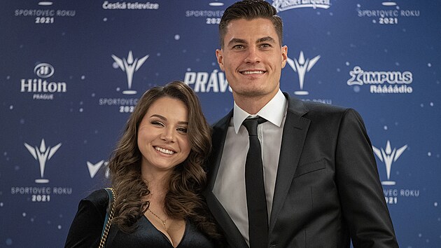 Patrik Schick s manželkou Hanou na slavnostním vyhlášení ankety Sportovec roku 2021.