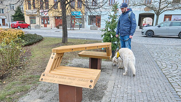 Laviku Vclava Havla v Holeov vyrobili studenti nbytksk prmyslovky v Bystici pod Hostnem (prosinec 2021).