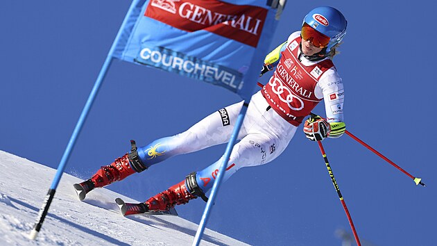 Americk lyaka Mikaela Shiffrinov v obm slalomu v Courchevelu.