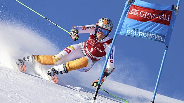 Slovensk lyaka Petra Vlhov v obm slalomu v Courchevelu.
