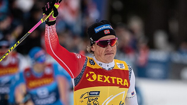 Norsk beec na lych Johannes Klaebo se raduje z triumfu sprintu v Lenzerheide, prvnm podniku Tour de Ski.