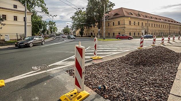 Star podoba kiovatky Fortna v centru Hradce Krlov, kde byly ve pikch kolapsy. (23. 9. 2021)