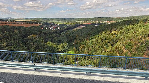 Obloukov most pes dol eky Stely u Plas na Plzesku bude soust obchvatu msta. Na vysokm most bude i vyhldkov ploina.