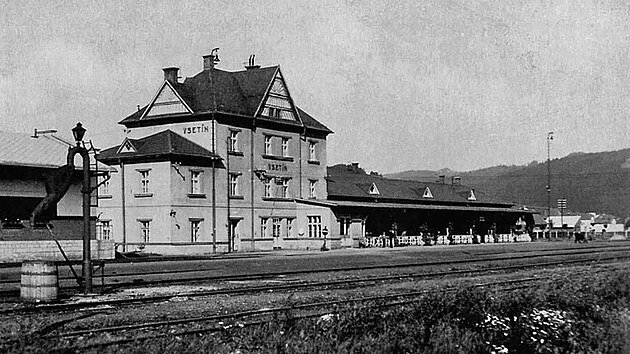 Vsetínské nádraží na přelomu 40. a 50. let 20. století