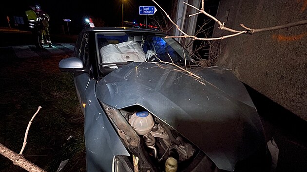 Dopravn nehoda v obci Star Vestec u Nymburka. (21. prosince 2021)