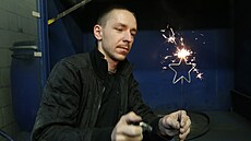 Celá výroba, v�etn� testování, probíhá tém�� stejn� jako p�ed 70 lety, p�evá�n�...