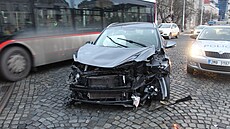 Opilý řidič naboural při divoké jízdě v Olomouci postupně několik aut