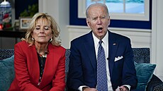 Americký prezident Joe Biden se svou enou Jill se úastní tradiních...