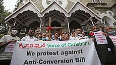 Indití kesané protestují proti zákonu proti konverzím v Bengalúru....