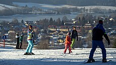 S posíleným zasněžovacím systémem zahájil 27. prosince 2021 sezonu lyžařský...