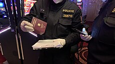 Policie provedla razii v kasinu u rakouských hranic, kde nedodrovali povinnou...