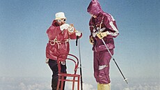 V polovin 90. let se dva zamstnanci (a horolezci) firmy TON vydali s podporou...