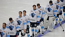 Hokejisté Dinama Minsk při běloruské hymně