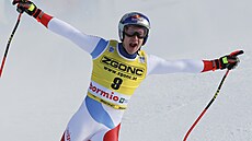 �výcarský ly�a� Marco Odermatt se raduje v cíli sjezdu v Bormiu.