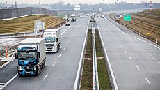 Nově otevřená dálnice D11 u Smiřic (21. 12. 2021) | na serveru Lidovky.cz | aktuální zprávy