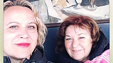 Julia �palková (vpravo) p�i jednom z posledních výlet� do Pa�í�e v dubnu 2019.