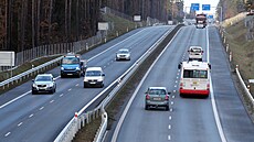 Nová silnice z Plzn do Temoné v jednom míst poklesla. (20. 12. 2021)