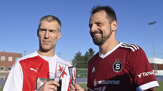 Martin Hysk ze Slavie (vlevo) a Marek Matjovsk ze Sparty pi novoronm...