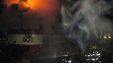 Brzo ráno za�ala ho�et v kabin� strojvedoucího ve vlaku na  Uherskohradi��sku....