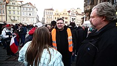 Členové Chcípl PES na pražském Staroměstském náměstí debatovali s...