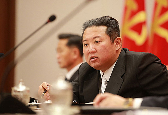 Severokorejský vdce Kim ong-un na zasedání ústedního výboru Korejské strany...