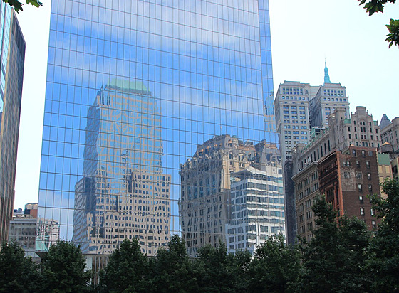 Pro ptáky jsou nejnebezpe�n�j�í sklen�né plochy, které odrá�ejí zele�. Jednou z...