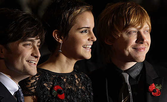 Daniel Radcliffe, Emma Watsonová a Rupert Grint, kteří zářili na premiéře filmu Harry Potter a Relikvie smrti - část 1 (Londýn, 11. listopadu 2010), mají před sebou poslední červený koberec.