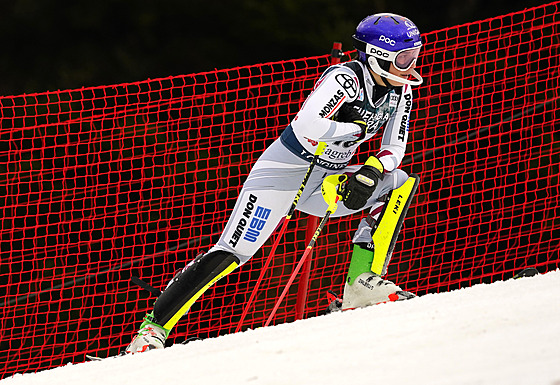 Martina Dubovská po výpadku v prvním kole bhem slalomu v Záhebu.