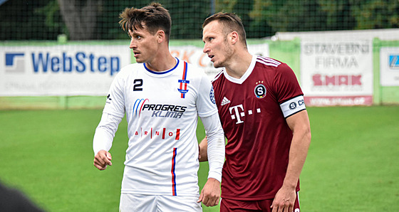 Jan Silný (v bílém) bhem pohárového zápasu proti Spart.