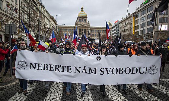 V Praze demonstrovali odpůrci povinného očkování proti covidu-19. (9. ledna...