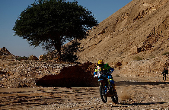 Český motocyklista Martin Michek v 5. etapě Rallye Dakar.