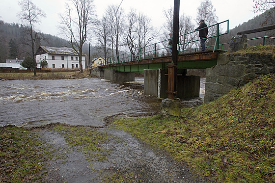 Otava dosáhla v Rejtejn na umav tetího povodového stupn. (4. 1. 2022)
