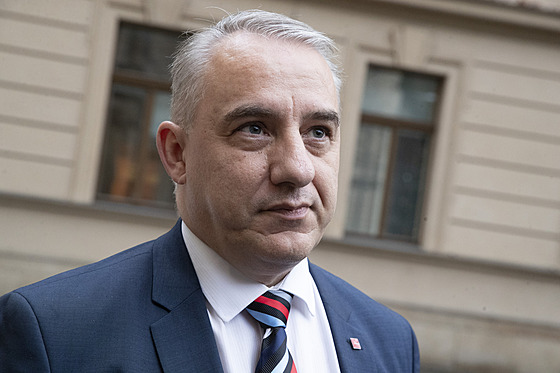 Šéf odborové centrály ČMKOS Josef Středula míří na jednání s vládními špičkami....