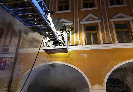 Požár prodejny ve Svitavách, škoda dosáhla pěti milionů korun. (7. ledna 2022)