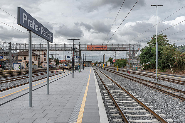 Výluky mezi Smíchovem a Radotínem brzy skončí, modernizace trati finišuje