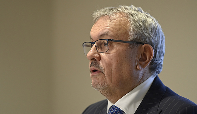 Ekonom Vladimír Dlouhý se podílel na ekonomické transformaci země. Dnes slaví 70. narozeniny