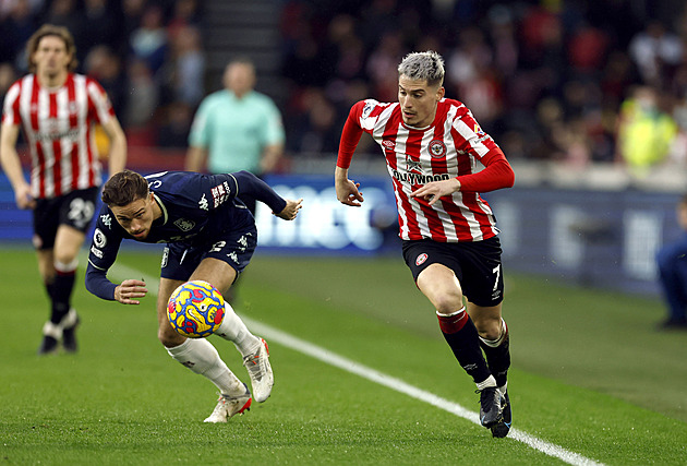 ONLINE: Southampton v dohrávce hostí Brentford, Leicester znovu odložil