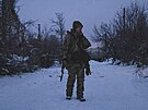 Voják ukrajinské armády na hlídce v Doncké oblasti (31. prosince 2021)