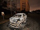 Spálená auta v nejvtím kazachstánském mst Almaty (5. ledna 2022)