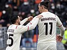Zlatan Ibrahimovi z AC Milán slaví gól se svým spoluhráem Alessandrem...