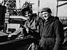 Josef veselý (vlevo) a Even Gerl zapalují 16. února 1960 tvrtou vysokou pec.