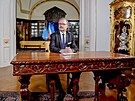 Premiér Petr Fiala pi natáení novoroního projevu.